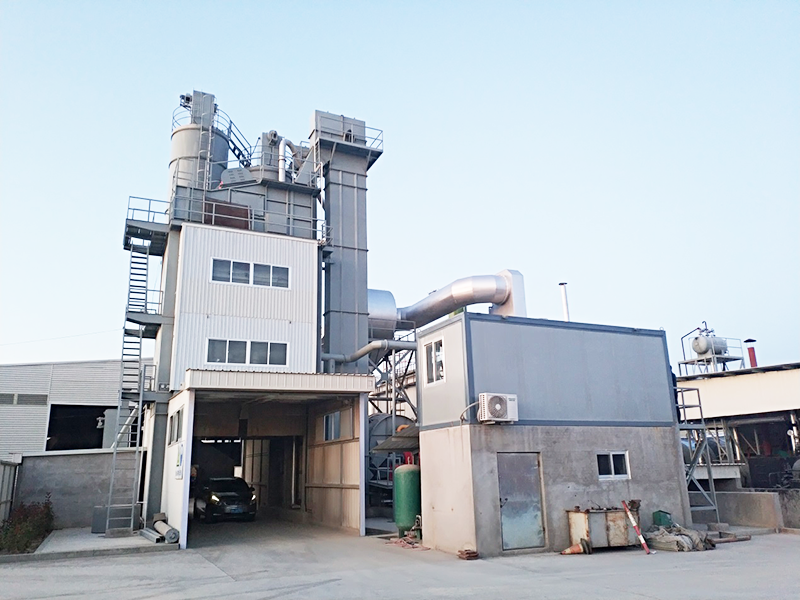 山东潍（wéi）坊工（gōng）地QLB3000型沥（lì）青搅拌站